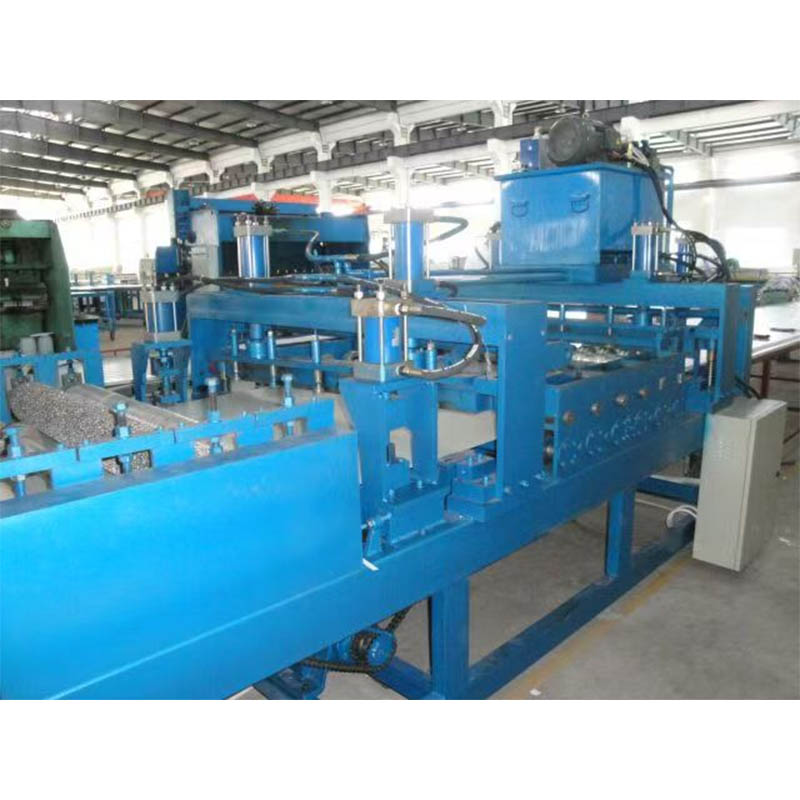 How can the sheet metal forming machine ensure the accuracy of sheet metal forming by adjusting the pressure parameters?